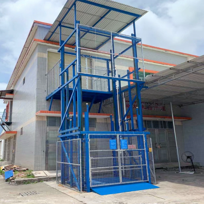 奉新建材厂室外升降货梯安装